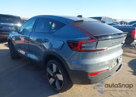 2023 Volvo C40 Recharge Pure Electric Twin Plus z USA, uszkodzony, nr VIN YV4ED3GL5P2062534